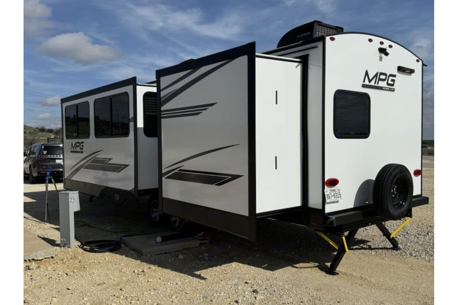 MPG Glamper’s Mansion w/ 2 Bedrooms & Outdoor Kitchen