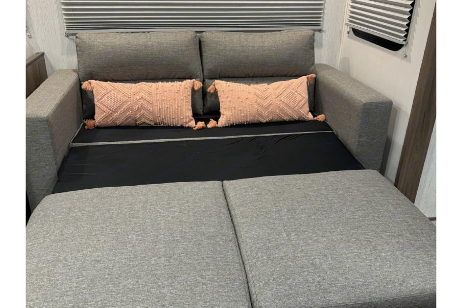 MPG Glamper’s Mansion w/ 2 Bedrooms & Outdoor Kitchen