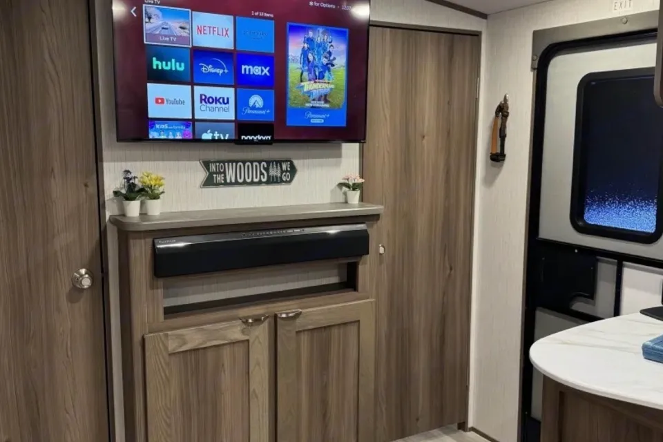 MPG Glamper’s Mansion w/ 2 Bedrooms & Outdoor Kitchen