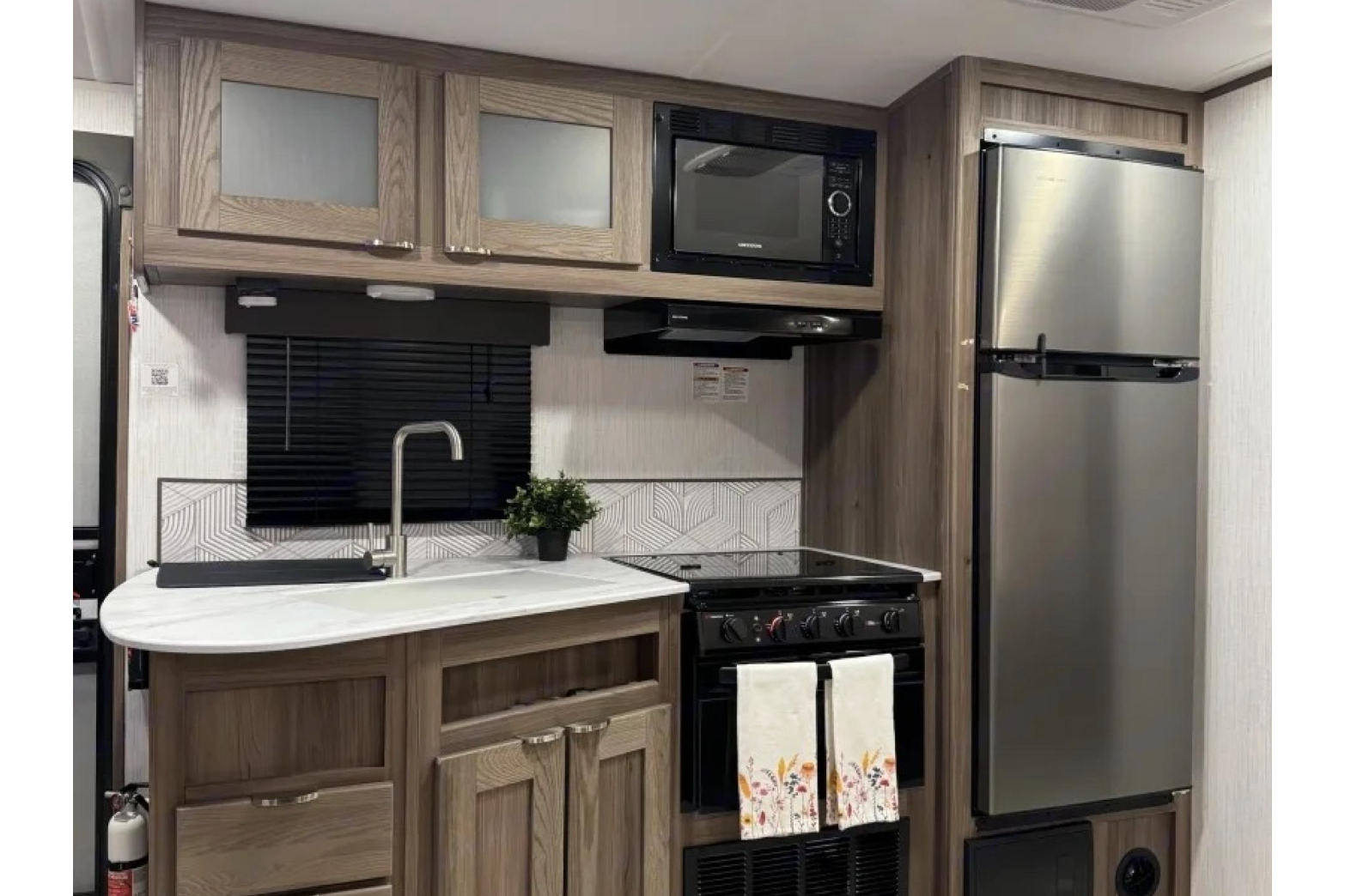 MPG Glamper’s Mansion w/ 2 Bedrooms & Outdoor Kitchen