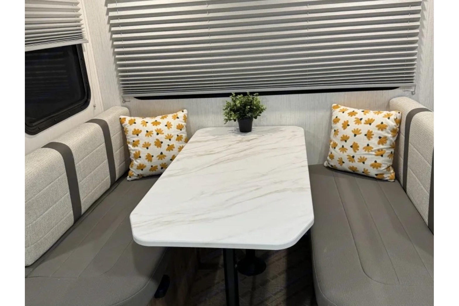 MPG Glamper’s Mansion w/ 2 Bedrooms & Outdoor Kitchen