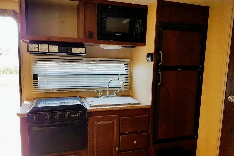 The Li'l Cabin's Rockwood Roo  Hybrid
