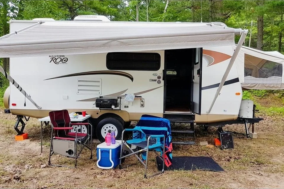 The Li'l Cabin's Rockwood Roo  Hybrid