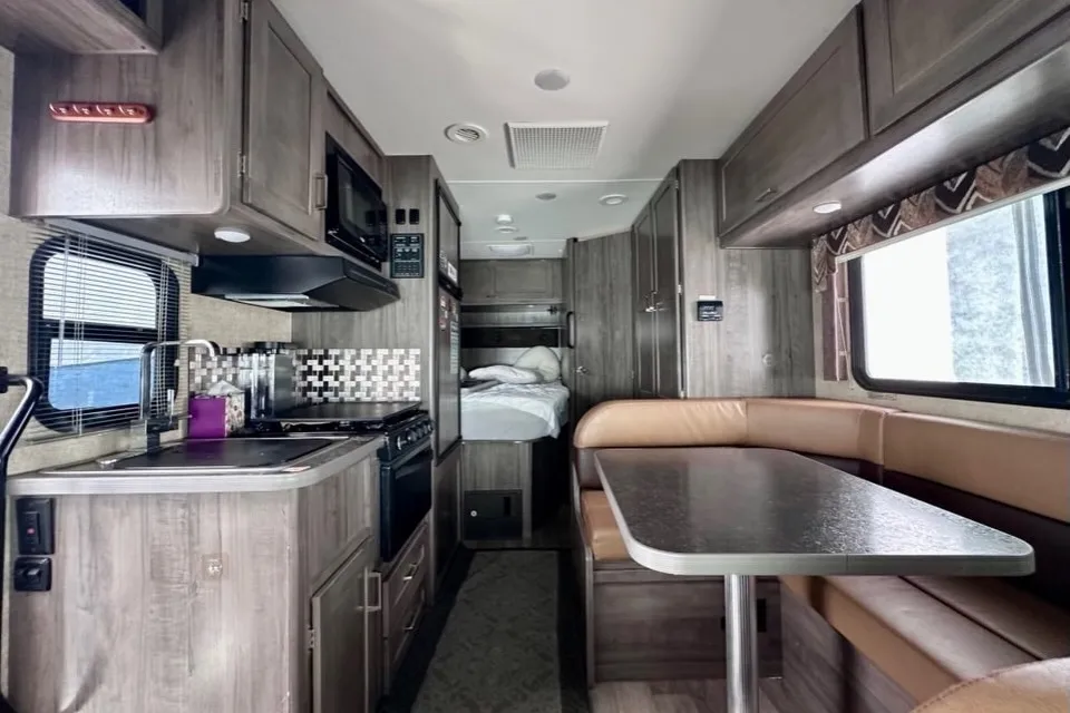 Kenneth 's Winnebago Minnie Winnie 22r Class C