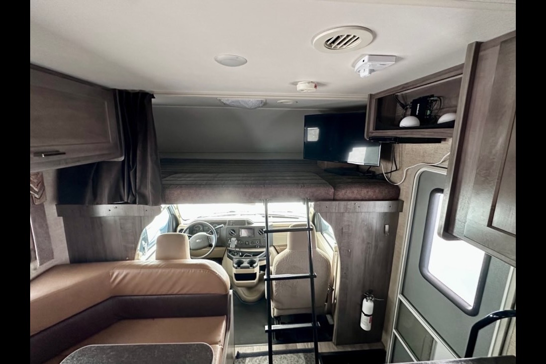 Kenneth 's Winnebago Minnie Winnie 22r Class C