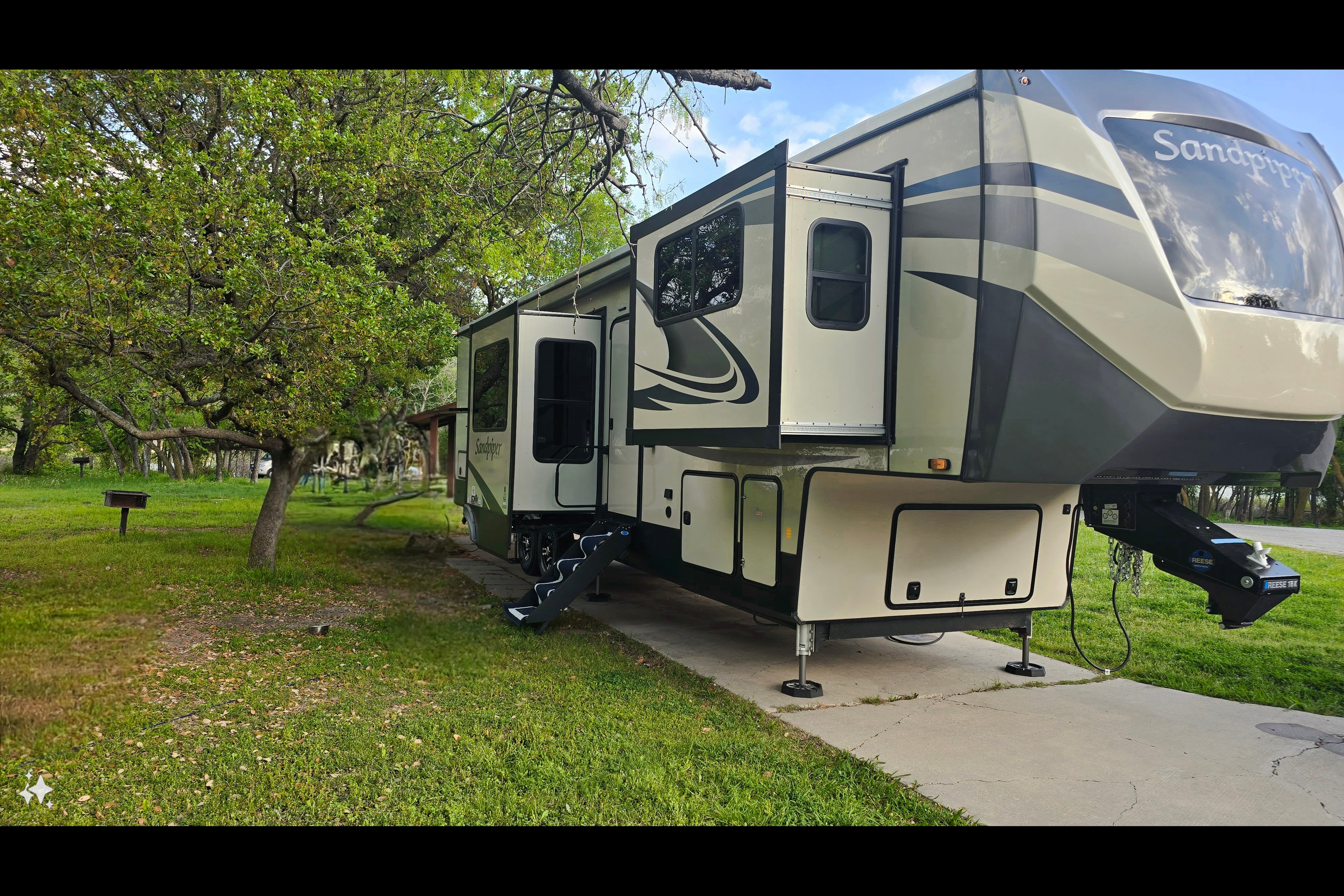 Luxury RV - Perfect for Events & Family Trips | Deliverable