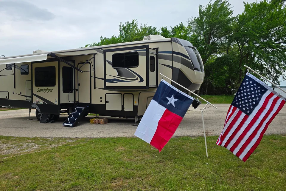 Luxury RV - Perfect for Events & Family Trips | Deliverable