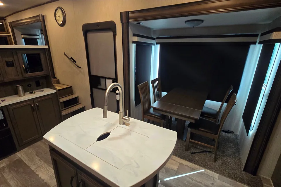 Luxury RV - Perfect for Events & Family Trips | Deliverable