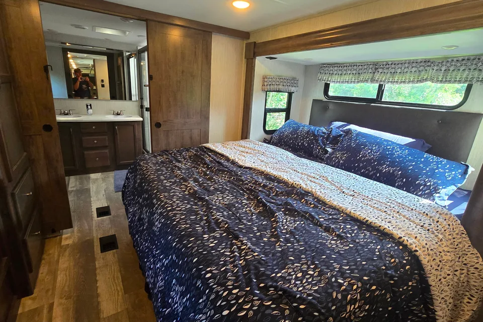 Luxury RV - Perfect for Events & Family Trips | Deliverable