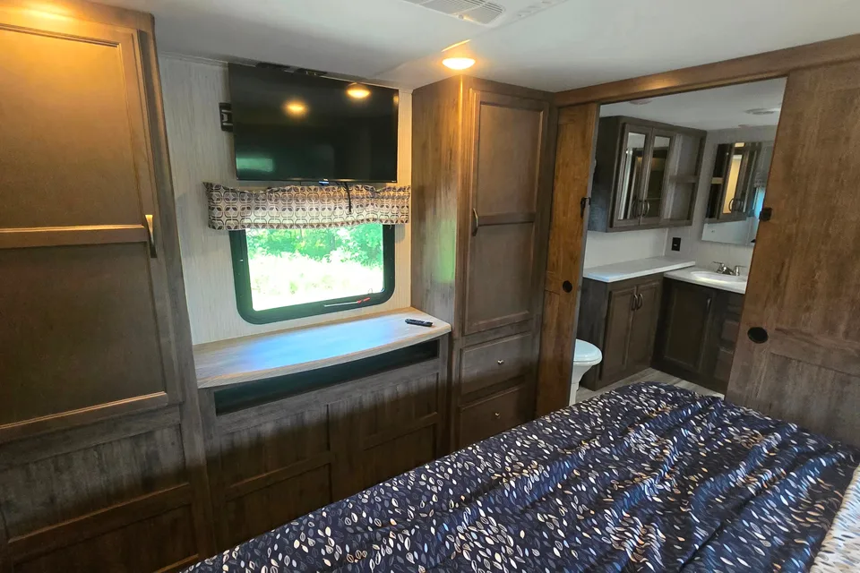 Luxury RV - Perfect for Events & Family Trips | Deliverable