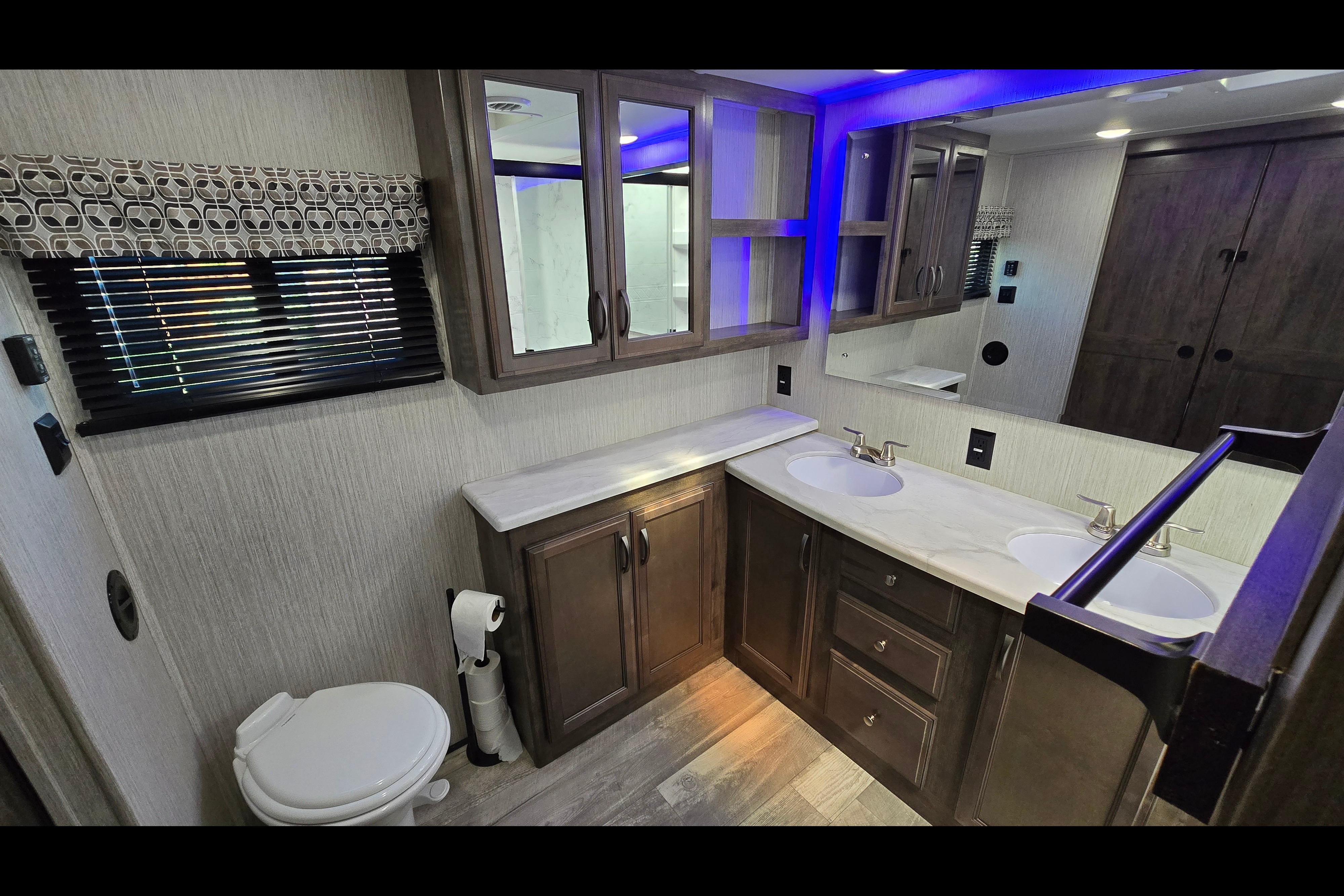 Luxury RV - Perfect for Events & Family Trips | Deliverable