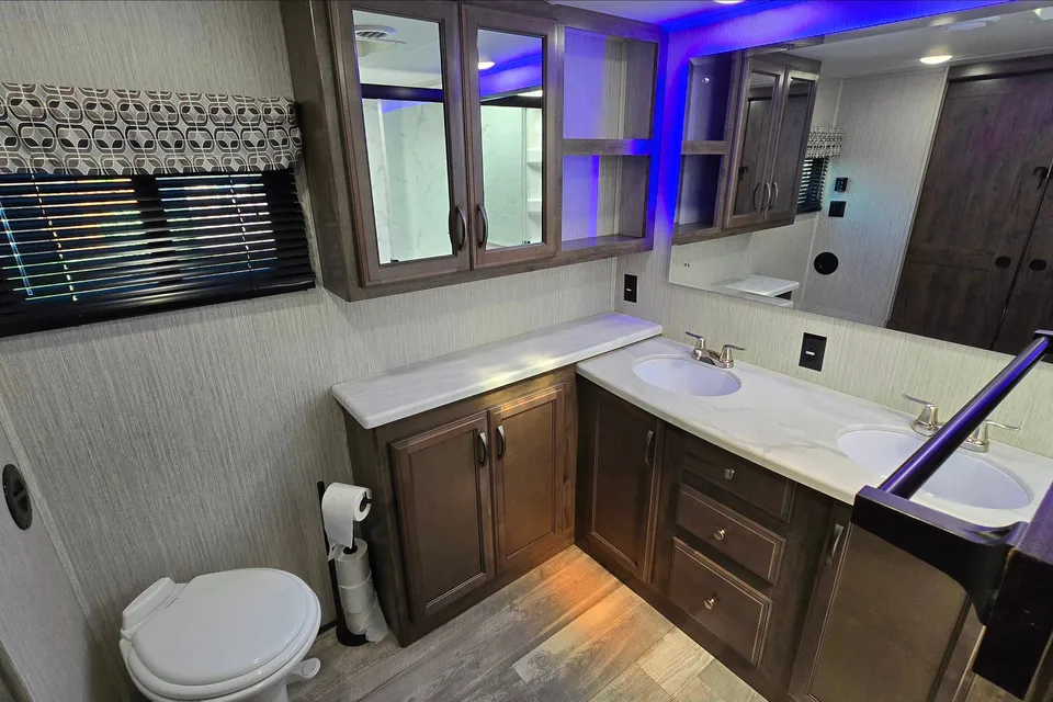 Luxury RV - Perfect for Events & Family Trips | Deliverable
