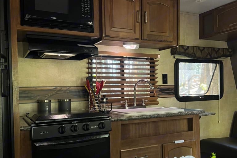 Cozy Springdale Trailer Trailer