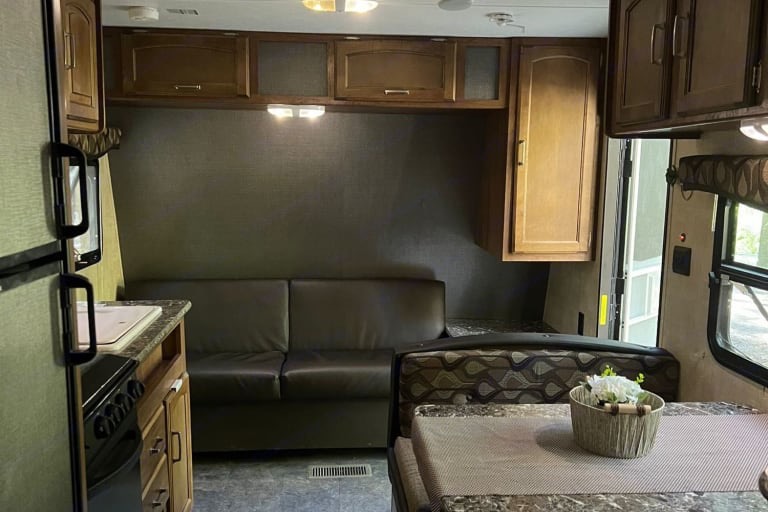 Cozy Springdale Trailer Trailer