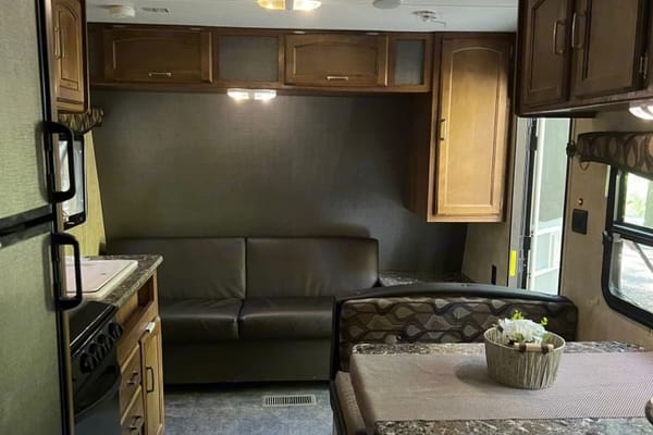 Cozy Springdale Trailer Trailer