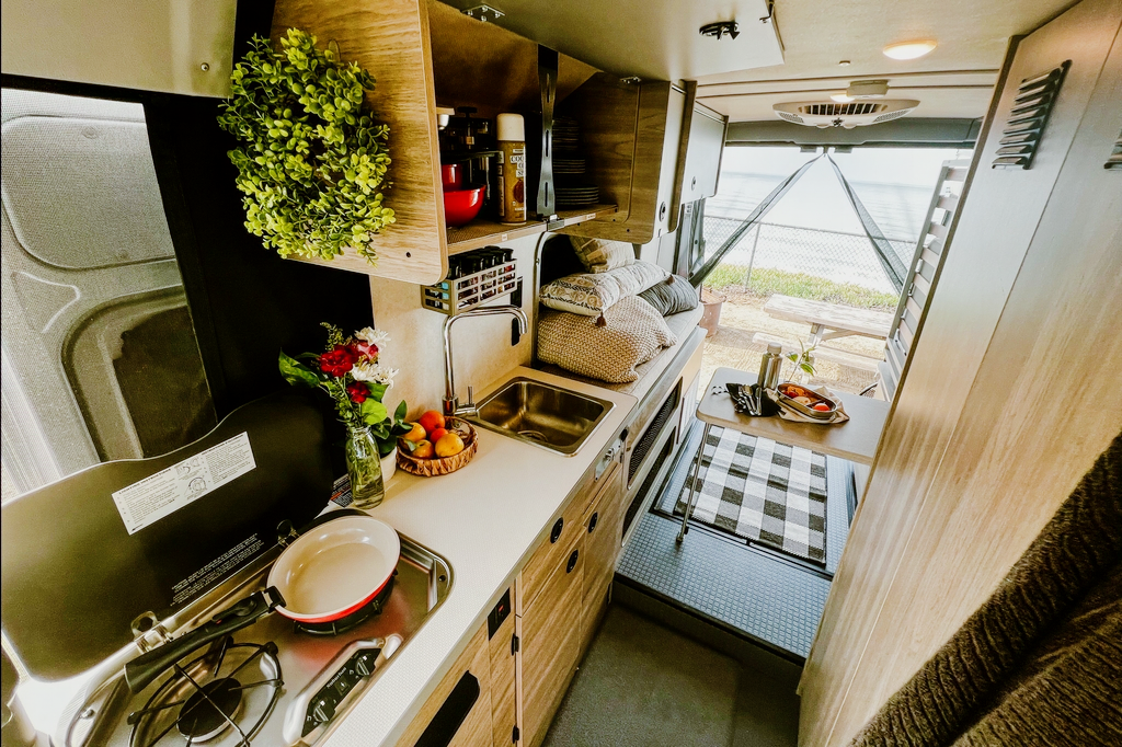 Off-Grid Adventure Ready! STARLINK Included - The Silver Lining