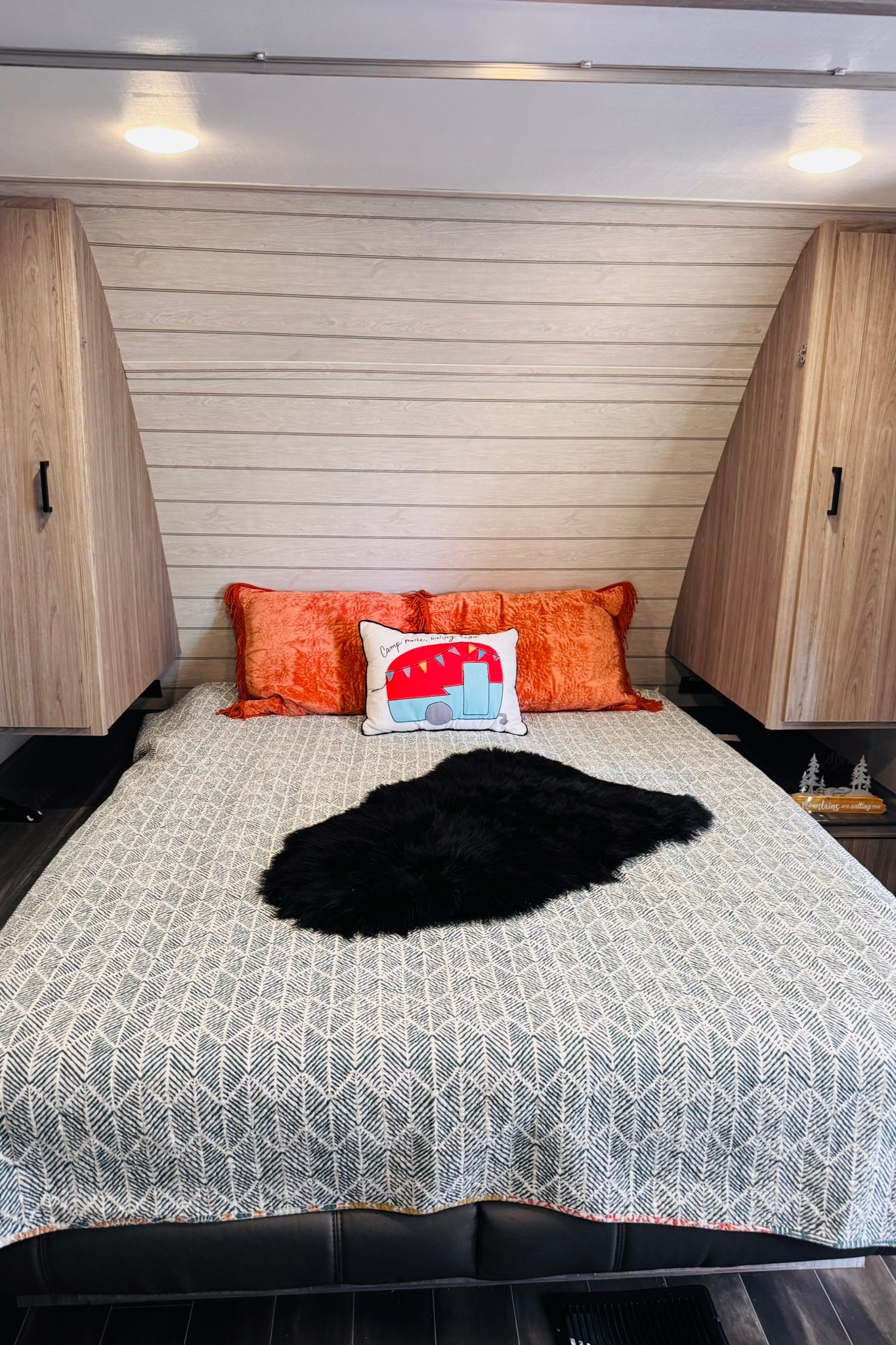 'Evelyn' 2023 Keystone RV Passport ACO2302