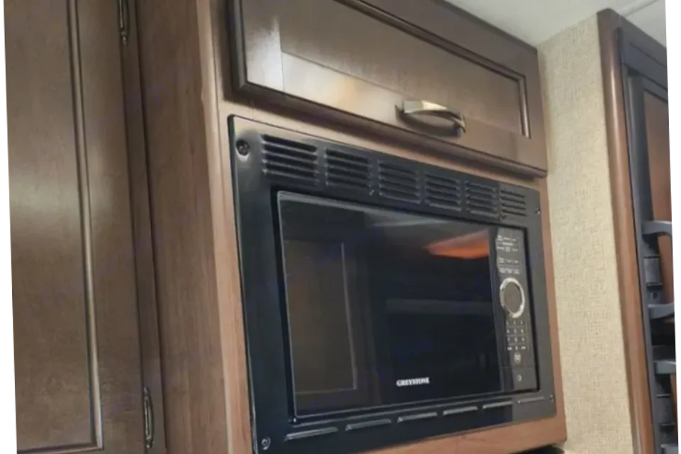 Family Friendly RV Sleeps 6 Fully Equipped and Road Trip Ready