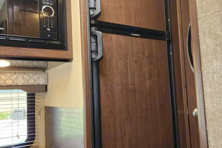 Family Friendly RV Sleeps 6 Fully Equipped and Road Trip Ready