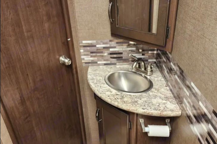 Family Friendly RV Sleeps 6 Fully Equipped and Road Trip Ready