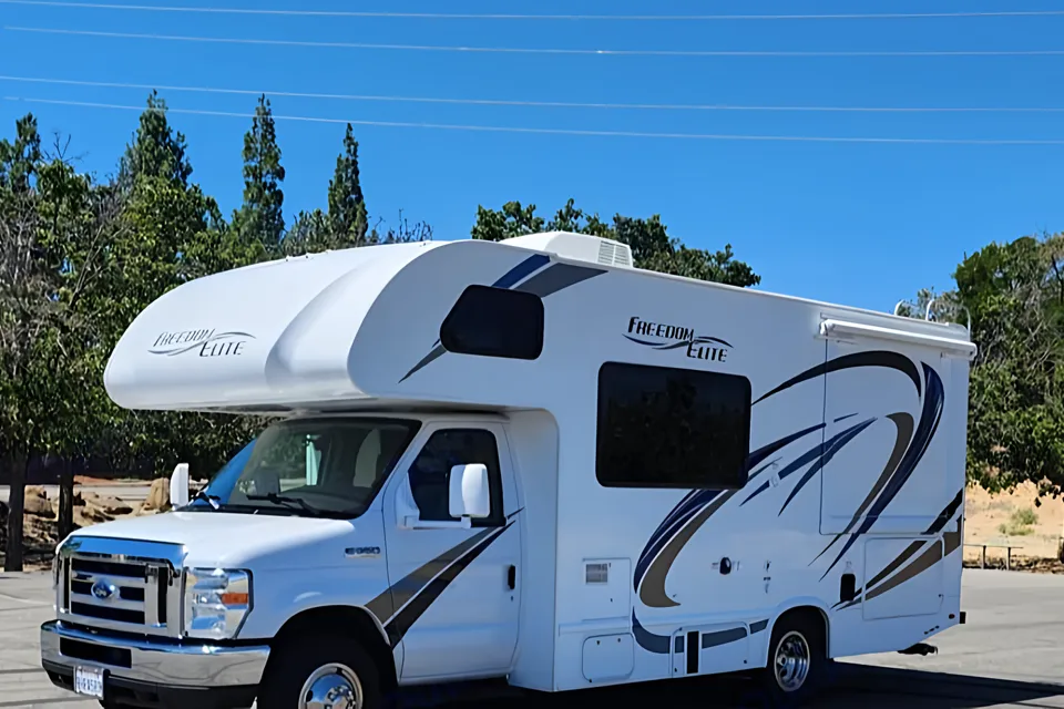 Family Friendly RV Sleeps 6 Fully Equipped and Road Trip Ready