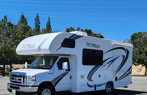 Family Friendly RV Sleeps 6 Fully Equipped and Road Trip Ready