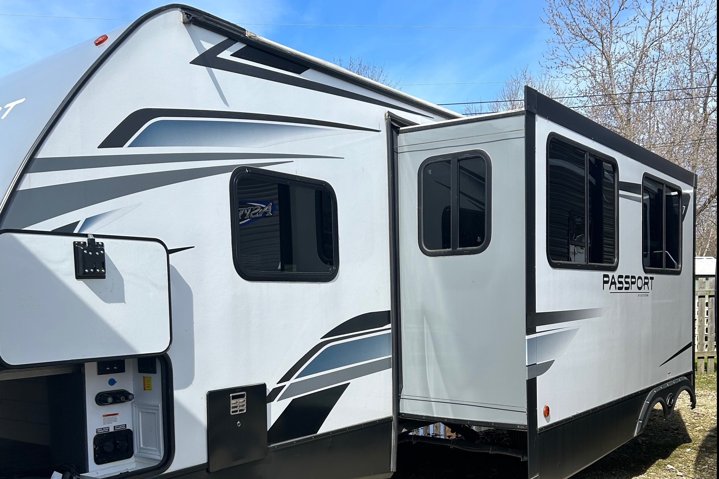 Nellie's Keystone Passport SL Travel Trailer
