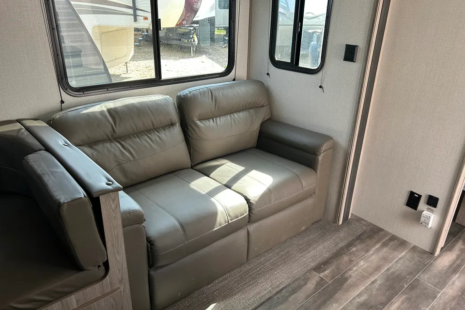 Nellie's Keystone Passport SL Travel Trailer