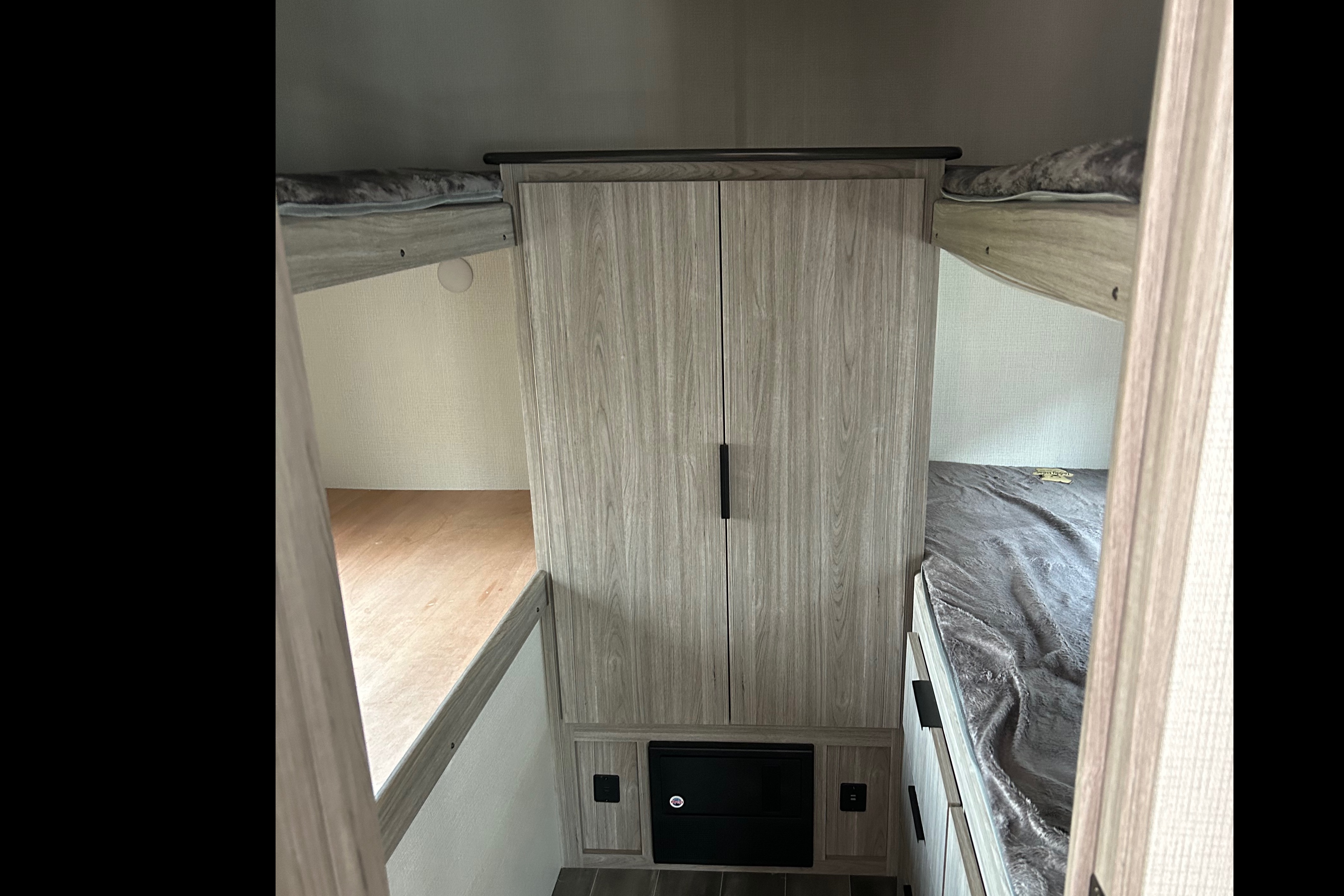 Nellie's Keystone Passport SL Travel Trailer
