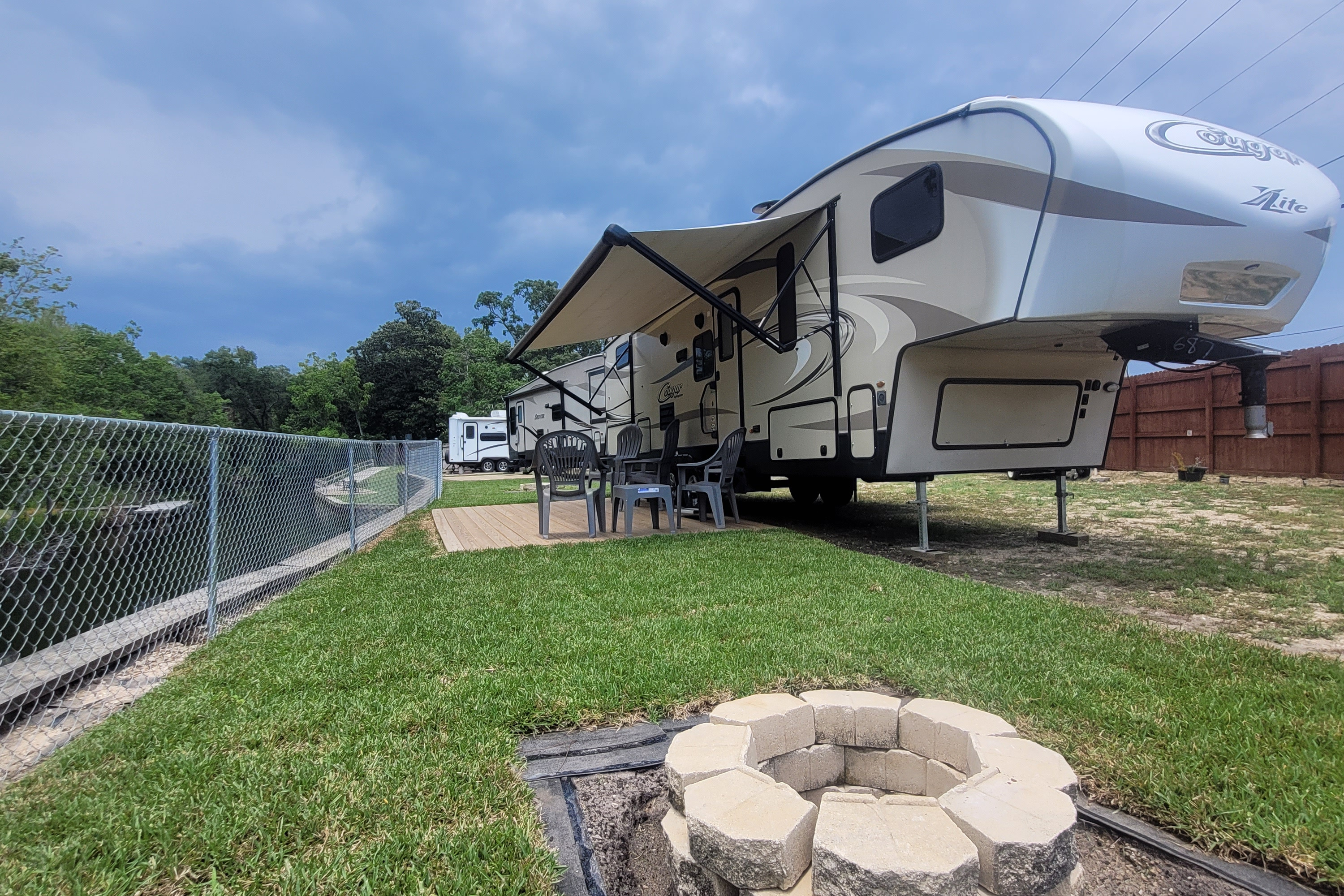 Family Creekside RV Cottage-15 Min from Beach