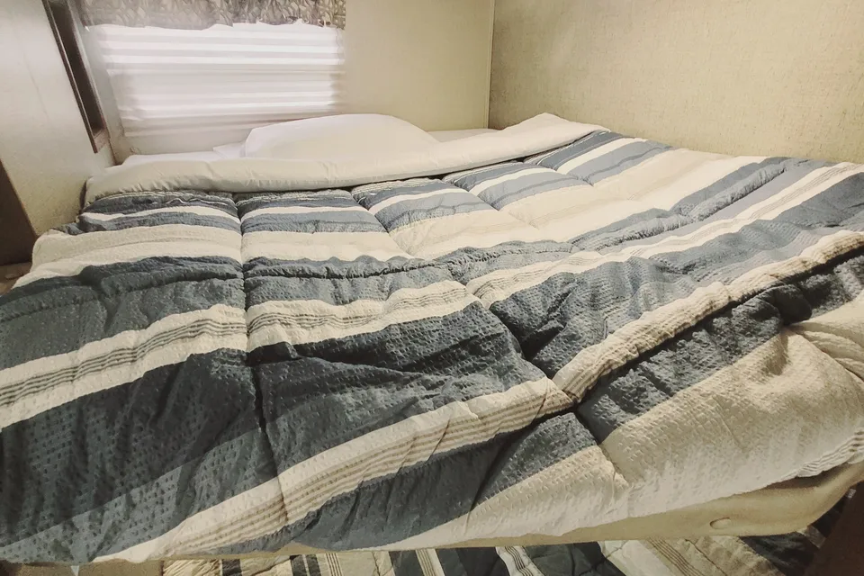 Family Creekside RV Cottage-15 Min from Beach