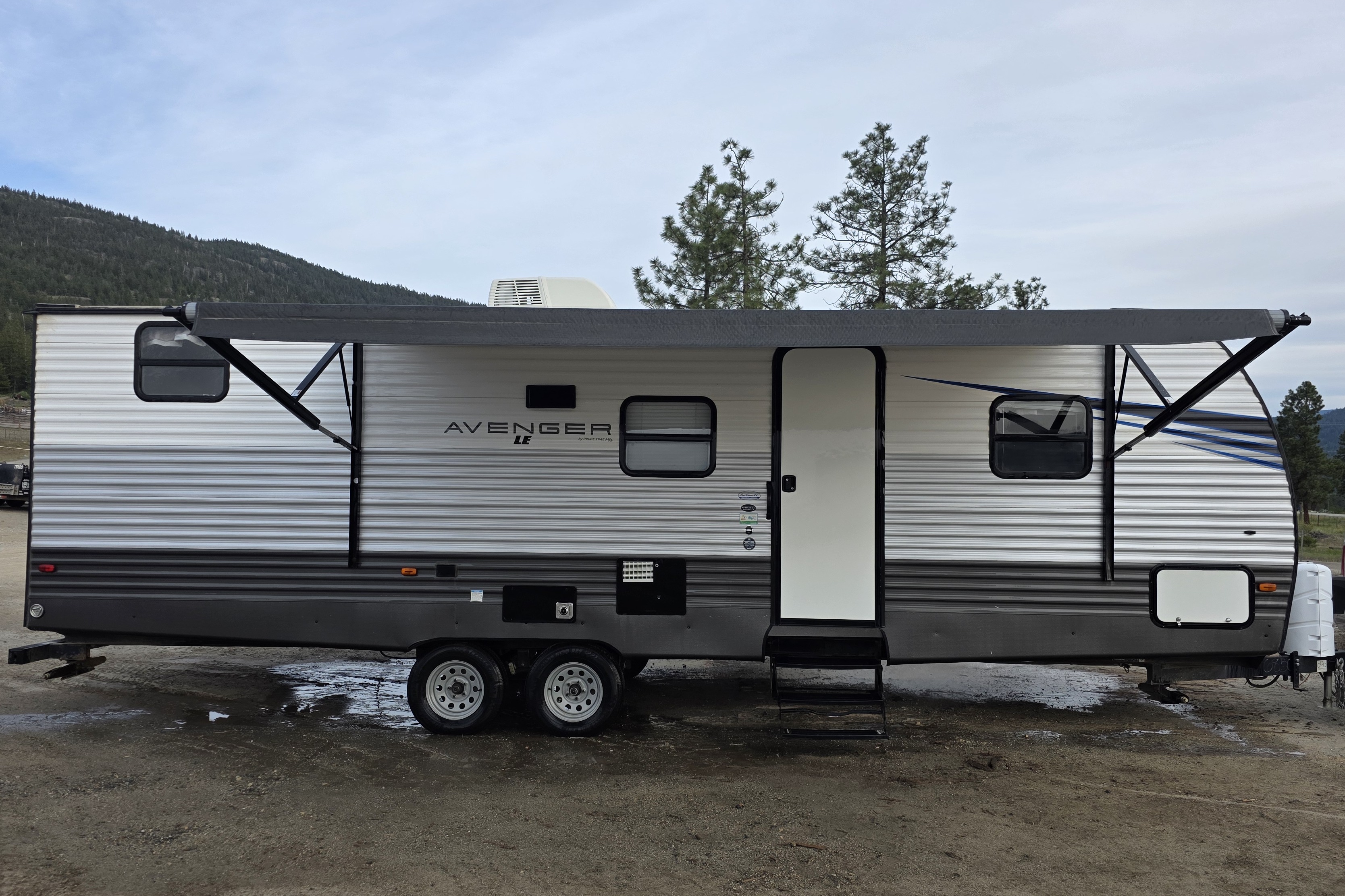 Michelle & Willy's Prime Time 27DBS Travel Trailer