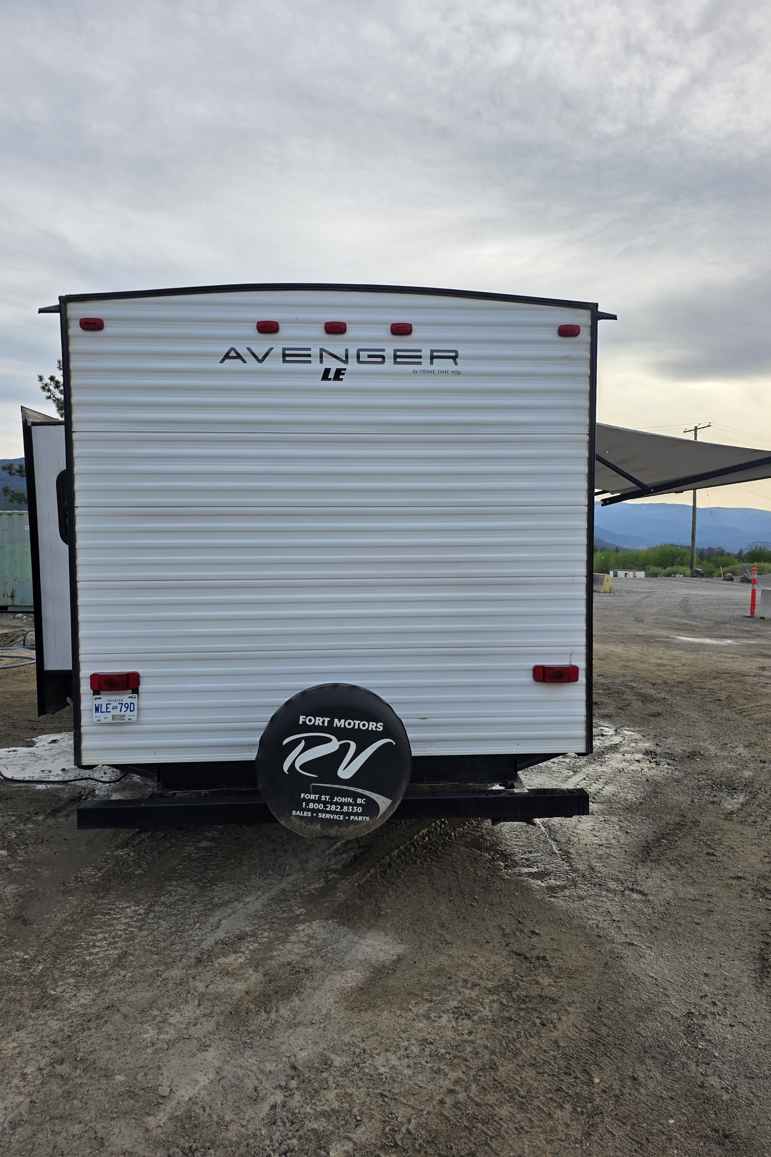 Michelle & Willy's Prime Time 27DBS Travel Trailer