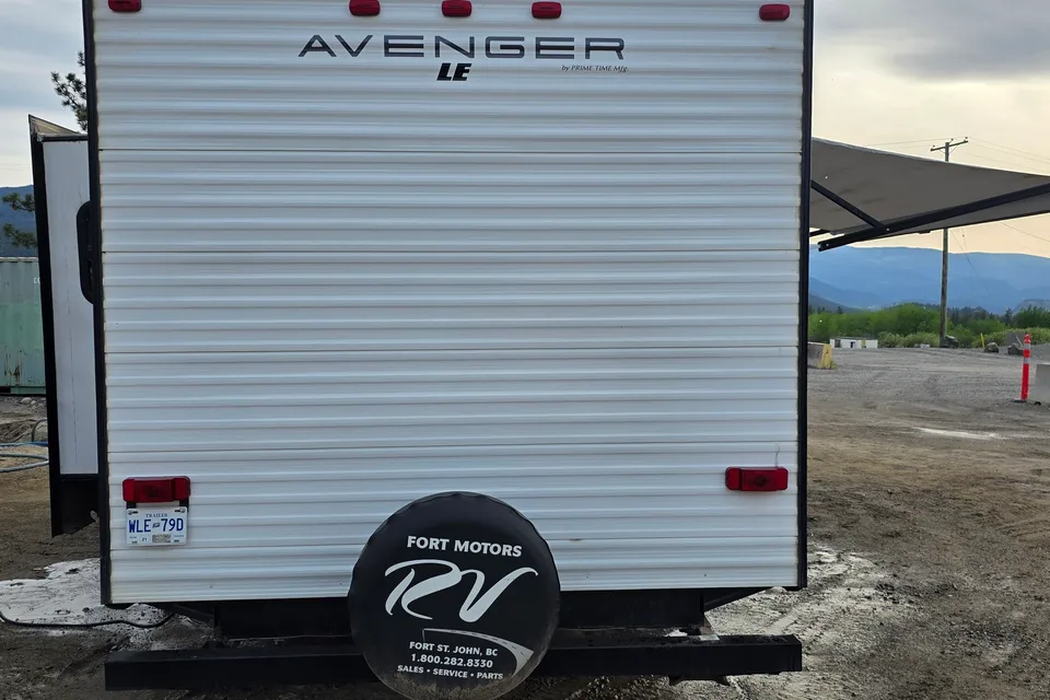 Michelle & Willy's Prime Time 27DBS Travel Trailer
