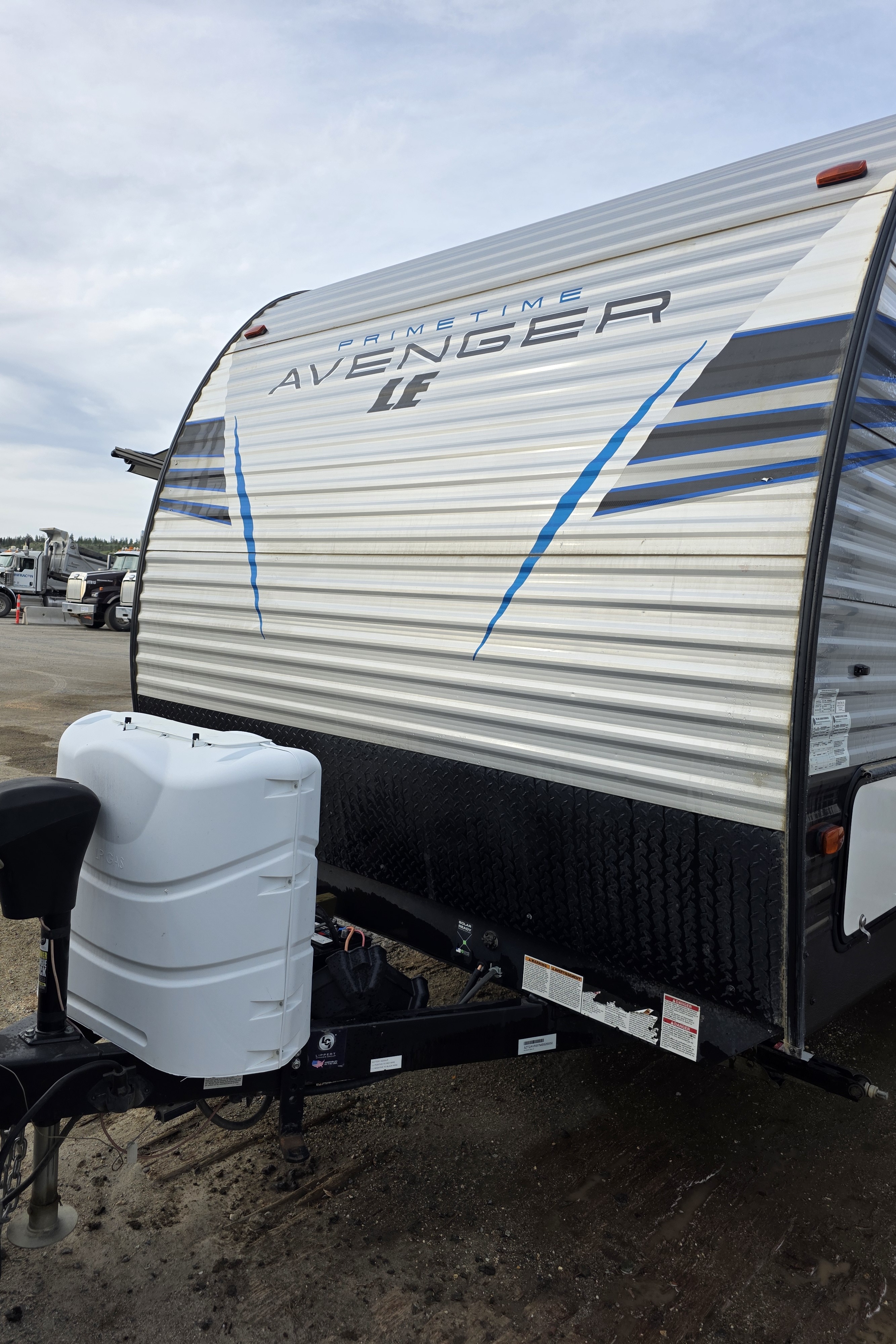 Michelle & Willy's Prime Time 27DBS Travel Trailer