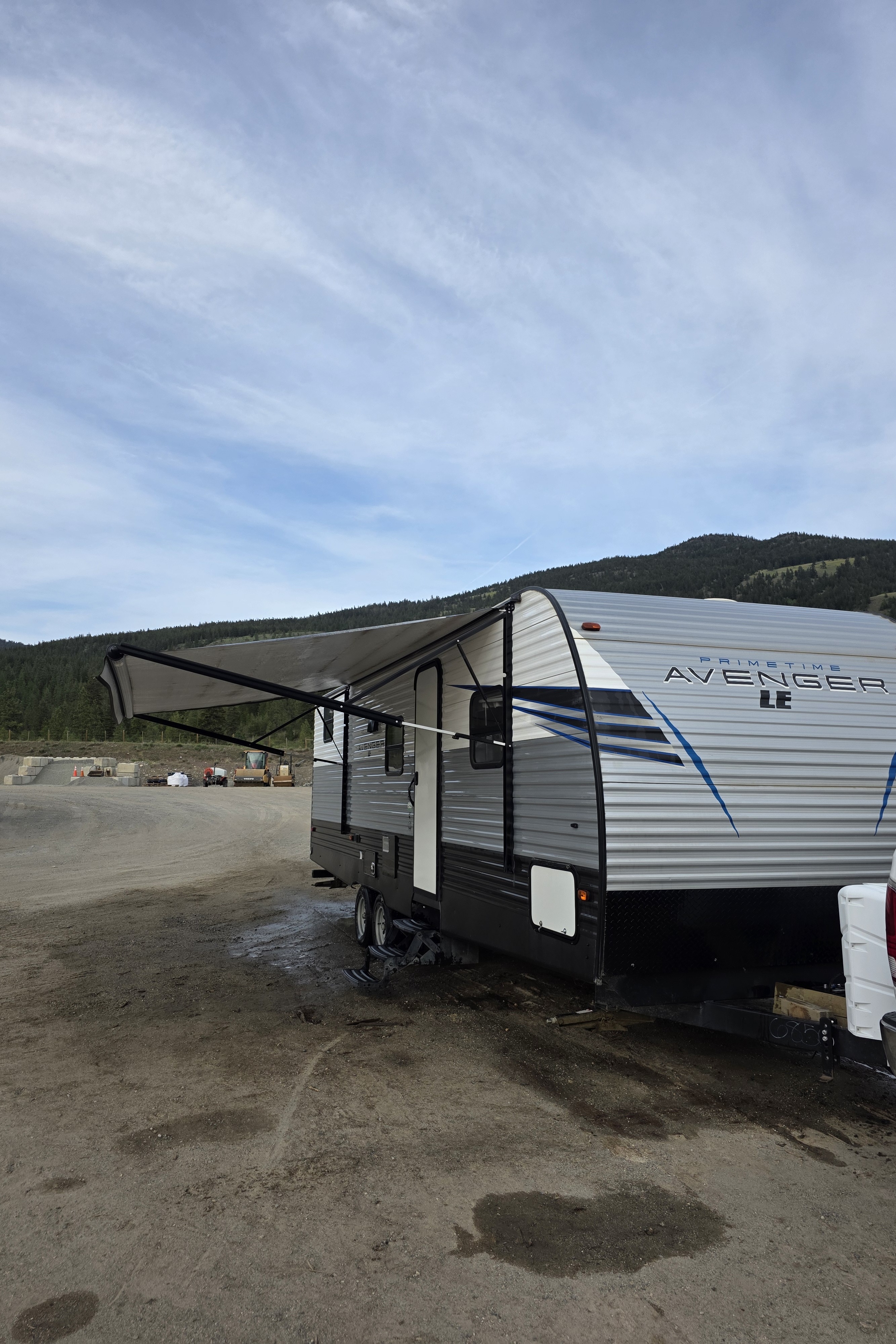 Michelle & Willy's Prime Time 27DBS Travel Trailer