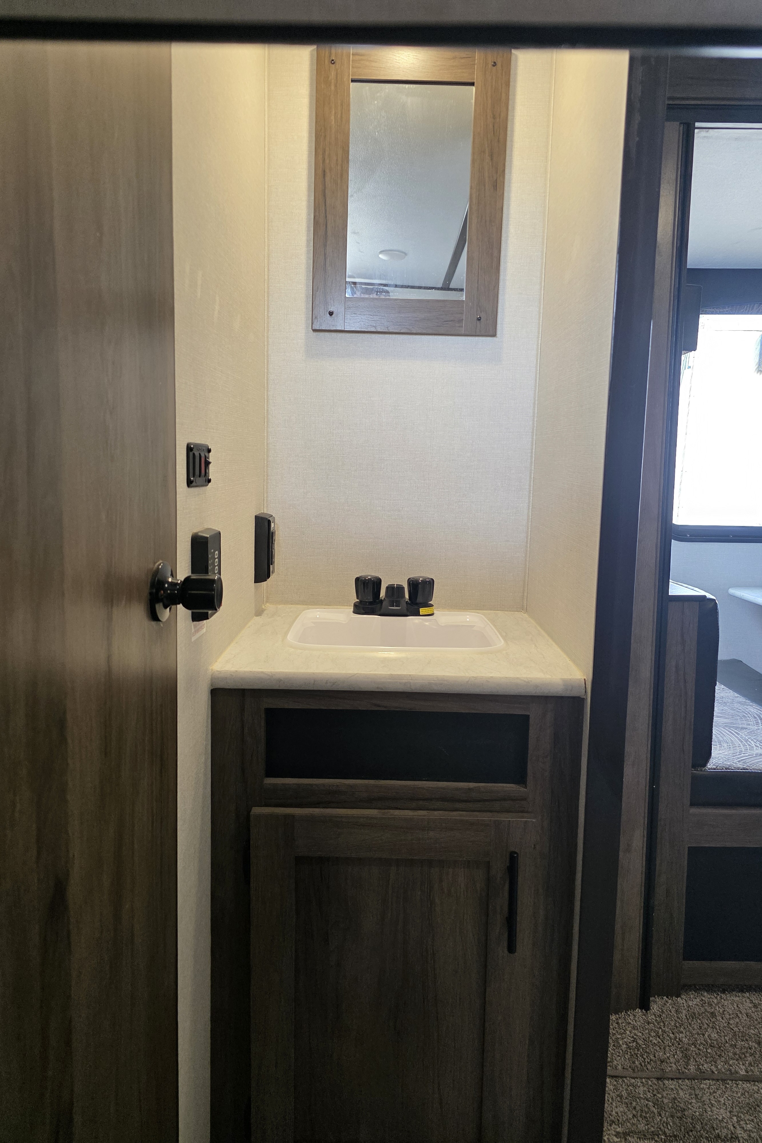 Michelle & Willy's Prime Time 27DBS Travel Trailer