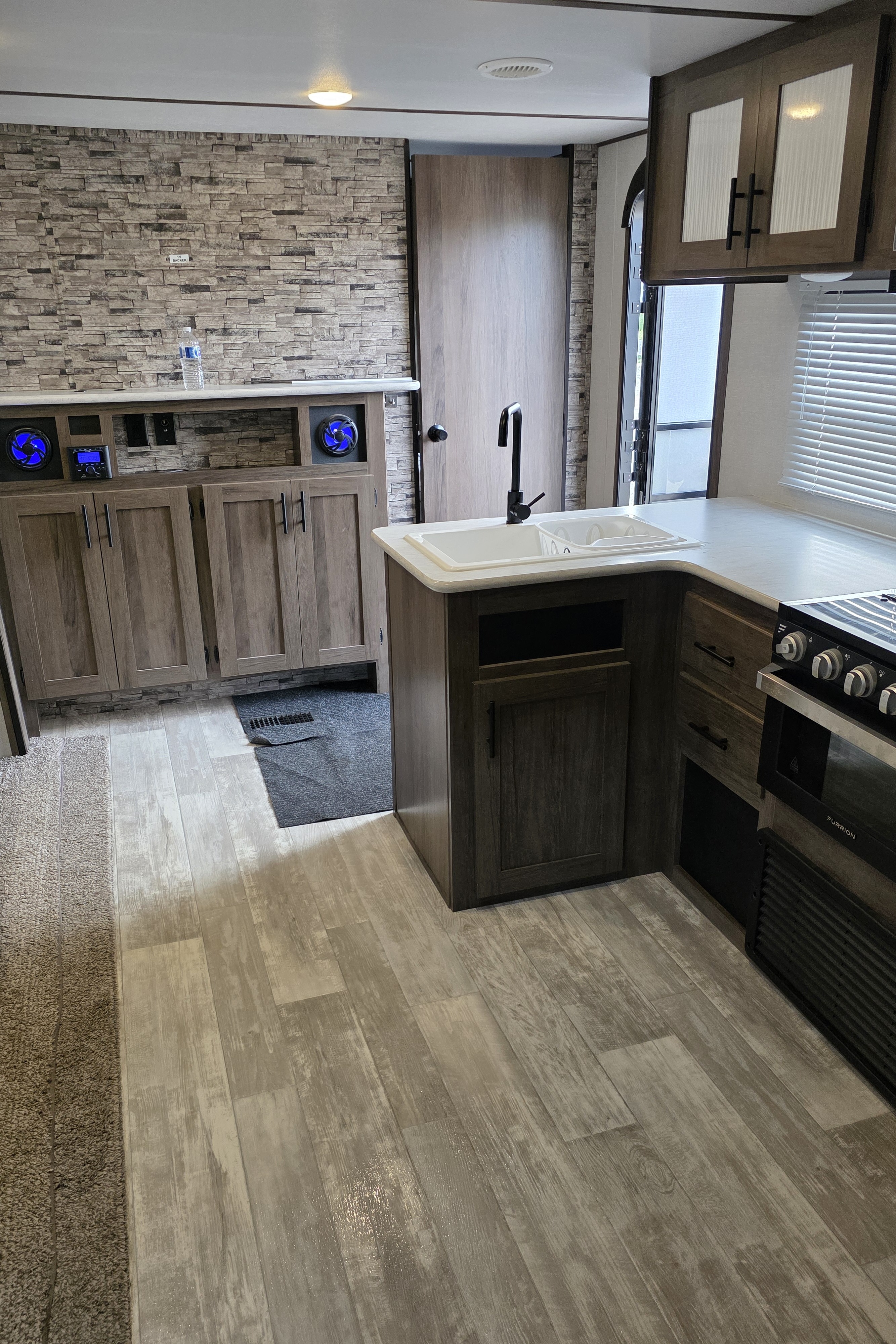 Michelle & Willy's Prime Time 27DBS Travel Trailer