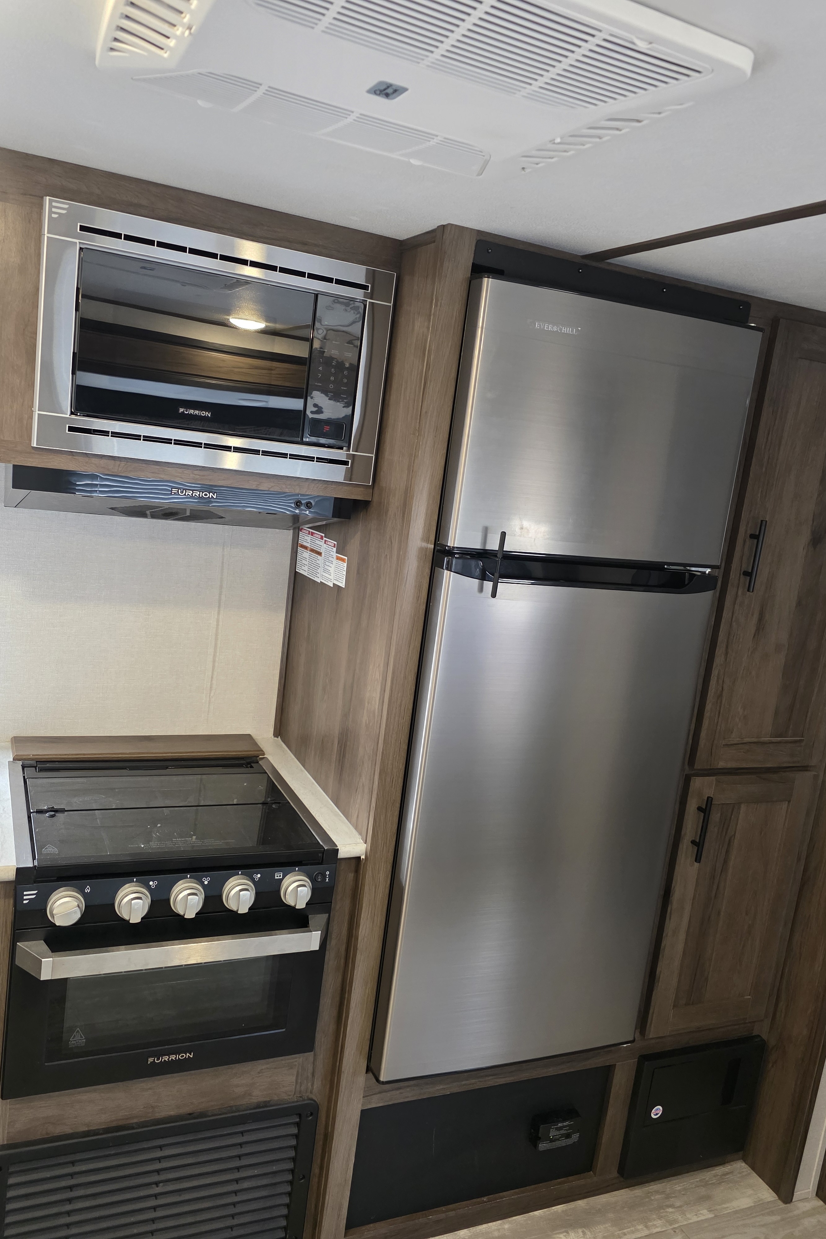 Michelle & Willy's Prime Time 27DBS Travel Trailer