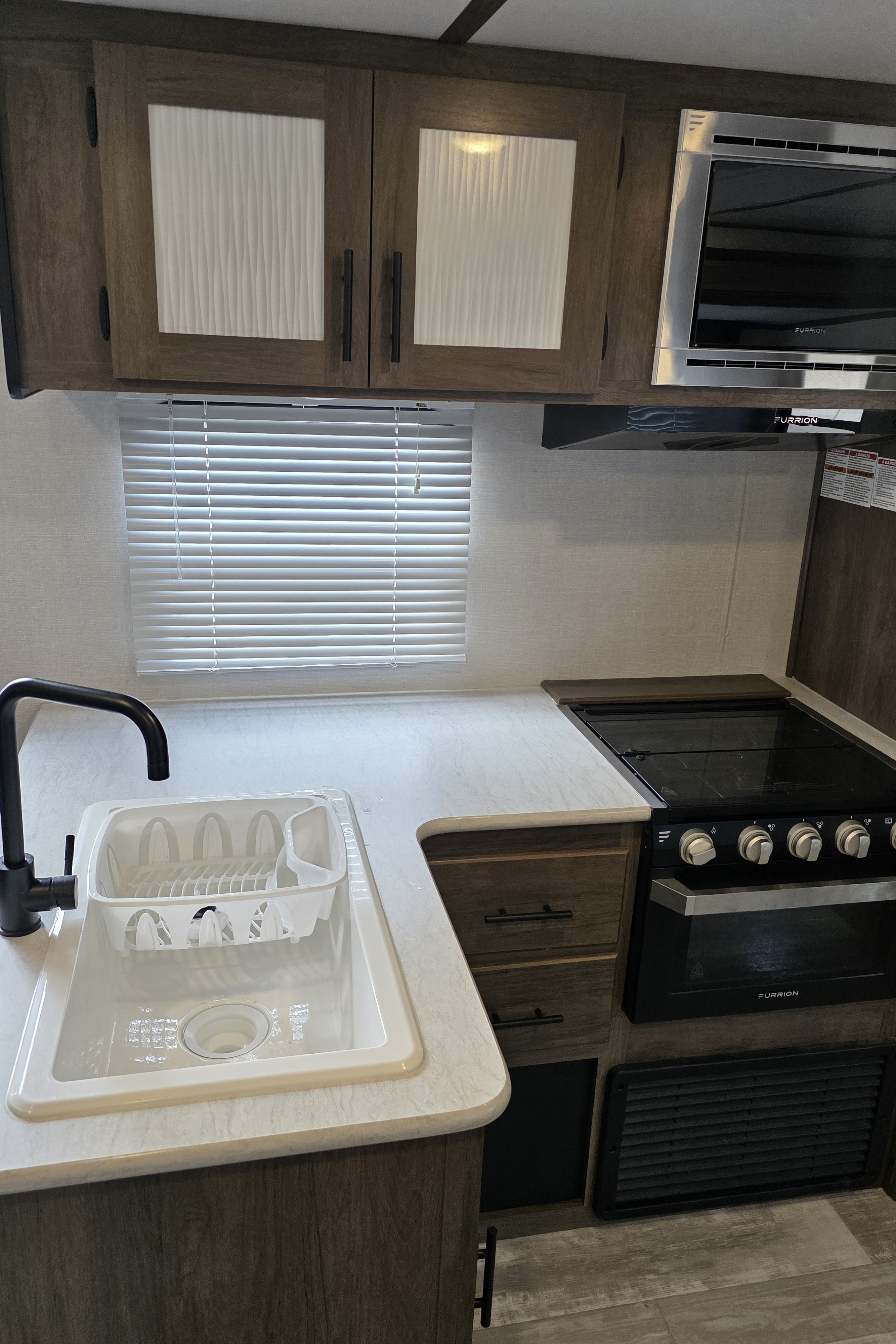 Michelle & Willy's Prime Time 27DBS Travel Trailer