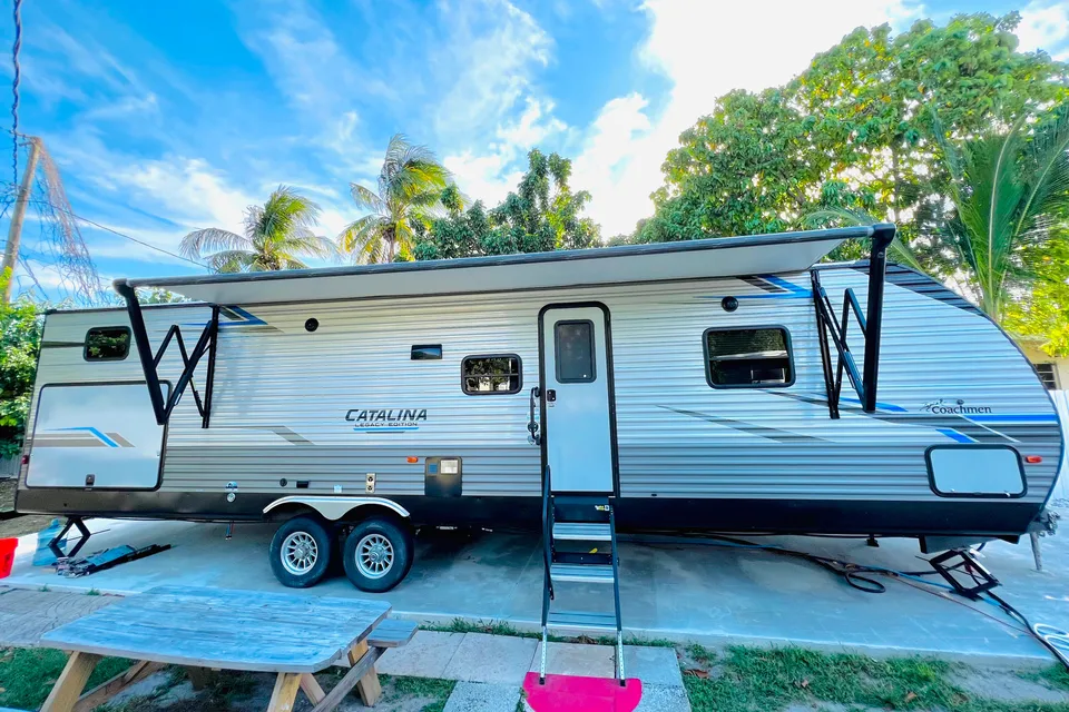 2021 Coachmen Catalina Legacy Edition travel trailer 38ft