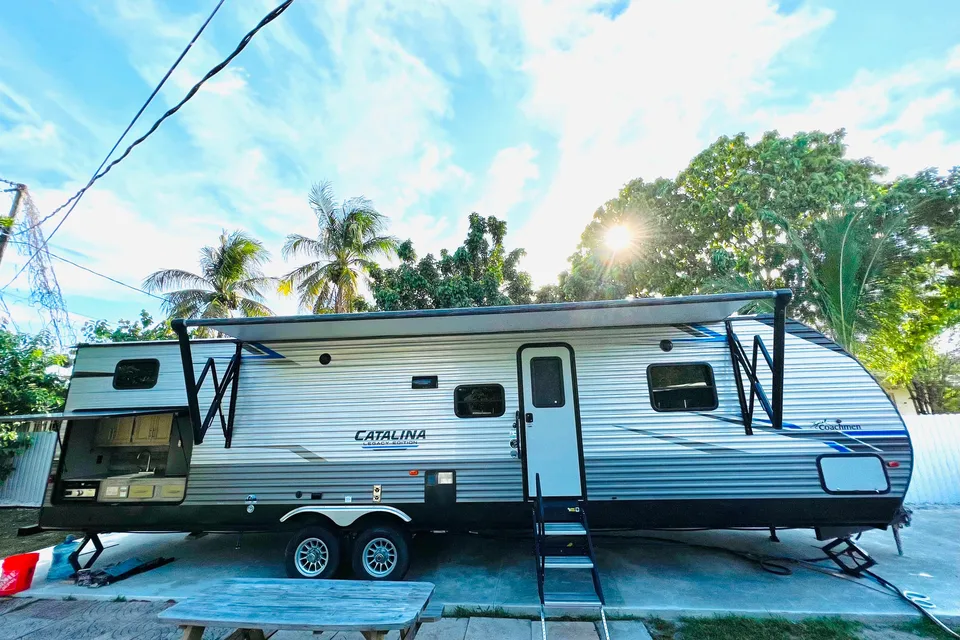 2021 Coachmen Catalina Legacy Edition travel trailer 38ft