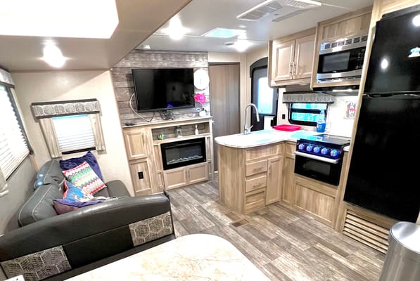 2021 Coachmen Catalina Legacy Edition travel trailer 38ft
