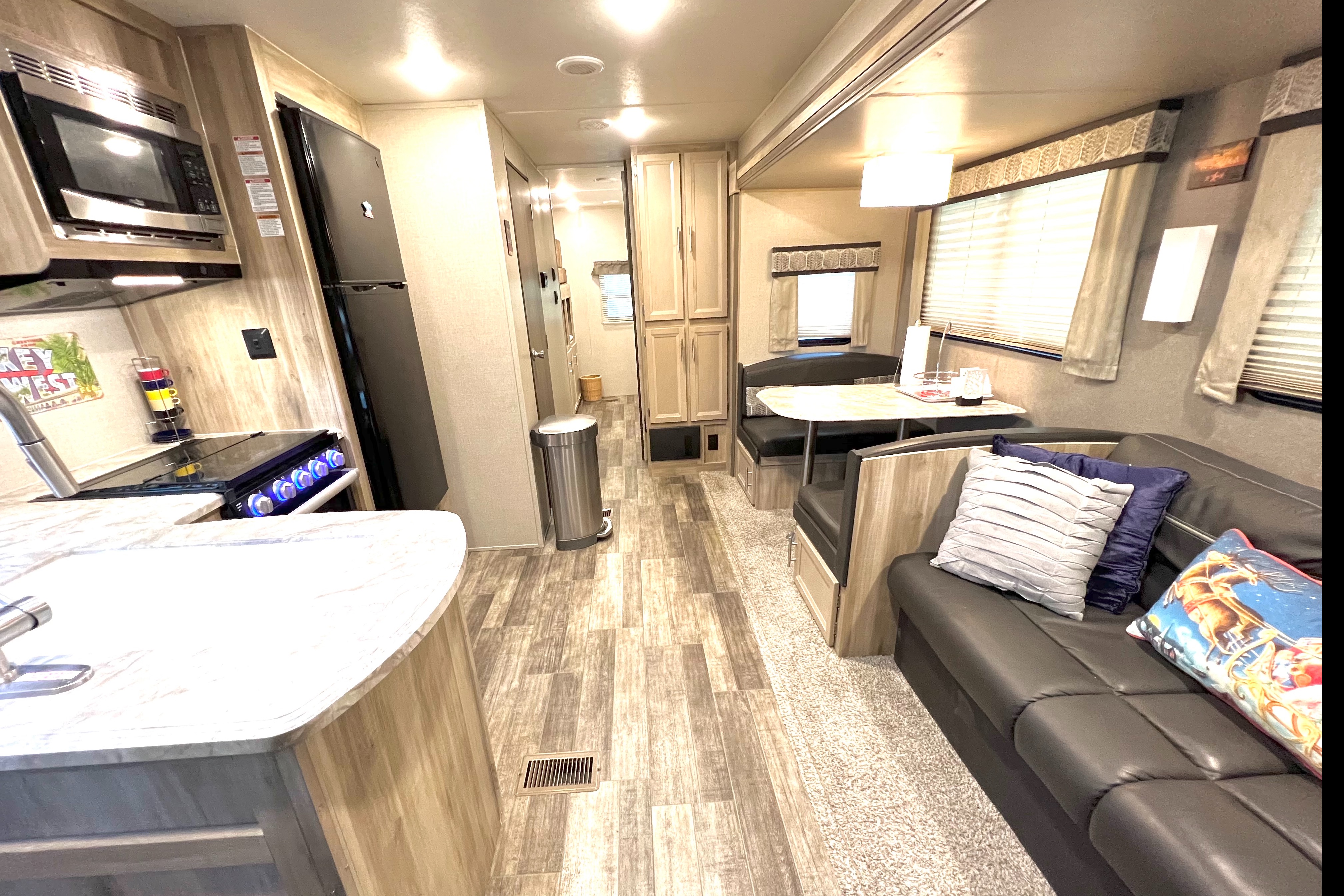 2021 Coachmen Catalina Legacy Edition travel trailer 38ft