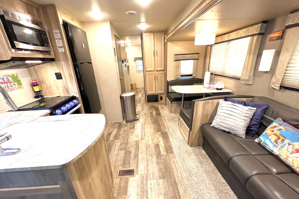 2021 Coachmen Catalina Legacy Edition travel trailer 38ft