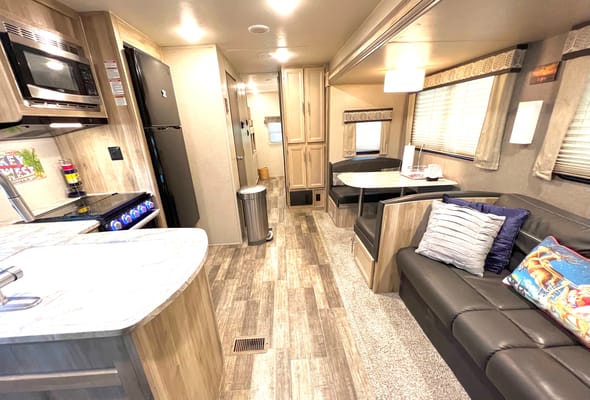 2021 Coachmen Catalina Legacy Edition travel trailer 38ft