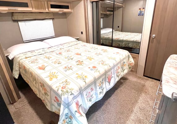 2021 Coachmen Catalina Legacy Edition travel trailer 38ft