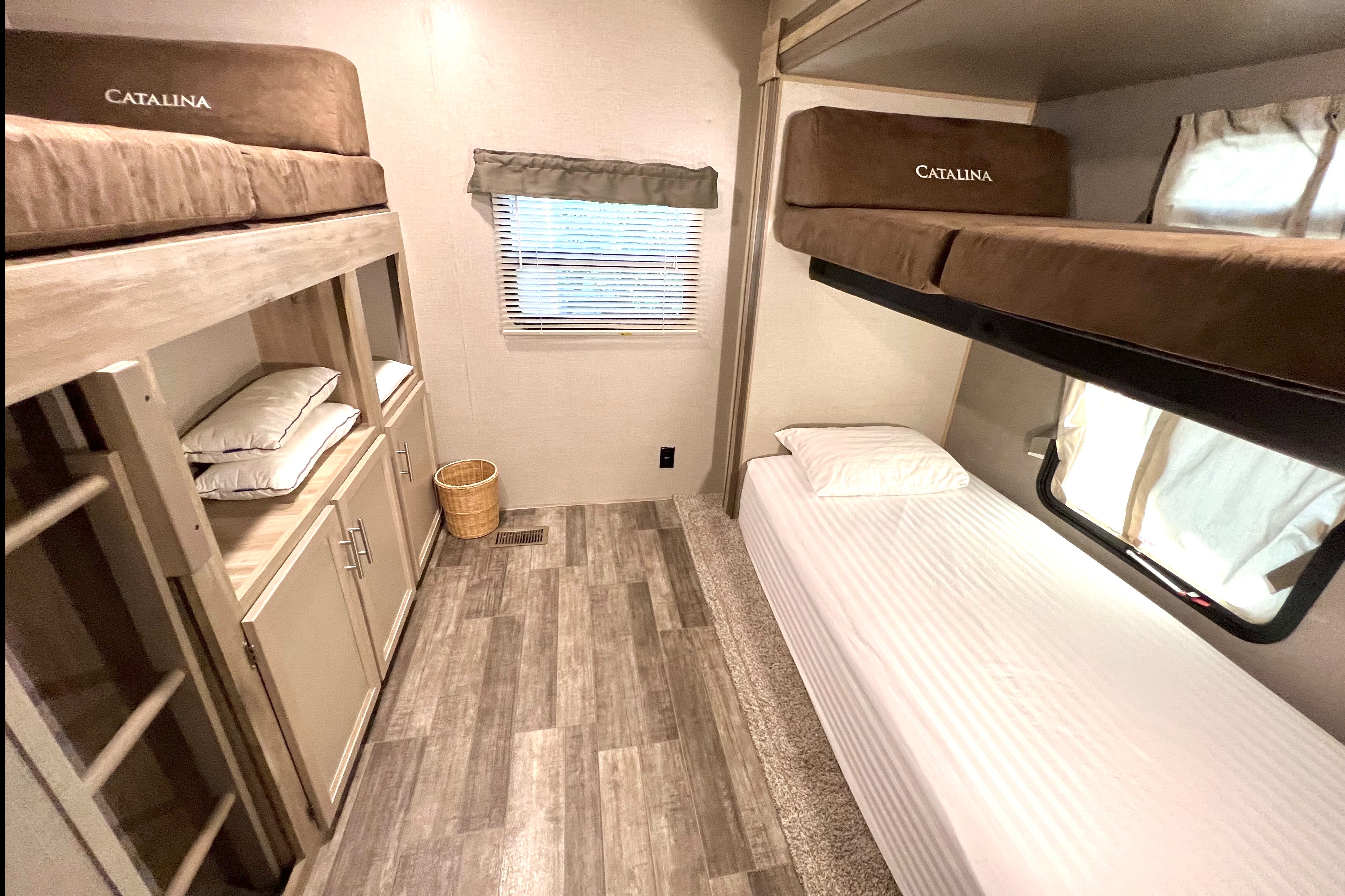 2021 Coachmen Catalina Legacy Edition travel trailer 38ft