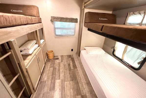 2021 Coachmen Catalina Legacy Edition travel trailer 38ft