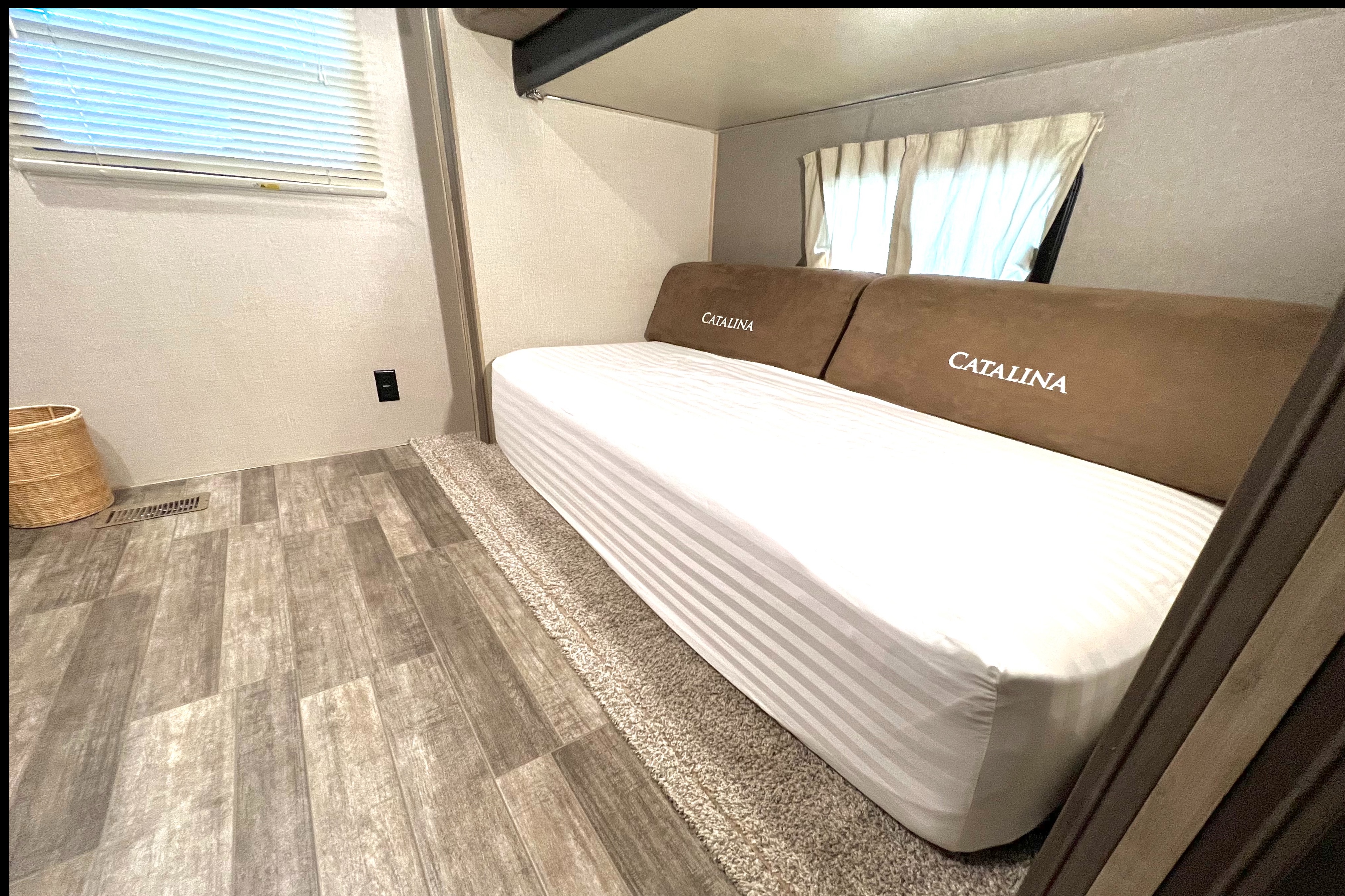 2021 Coachmen Catalina Legacy Edition travel trailer 38ft